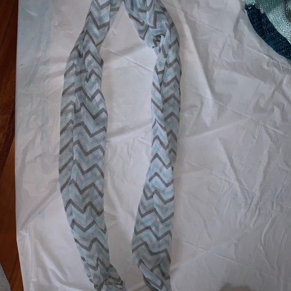 Infinity scarf - Picture 2 of 2